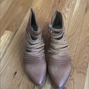 Free People Women's Tan Ankle Boots